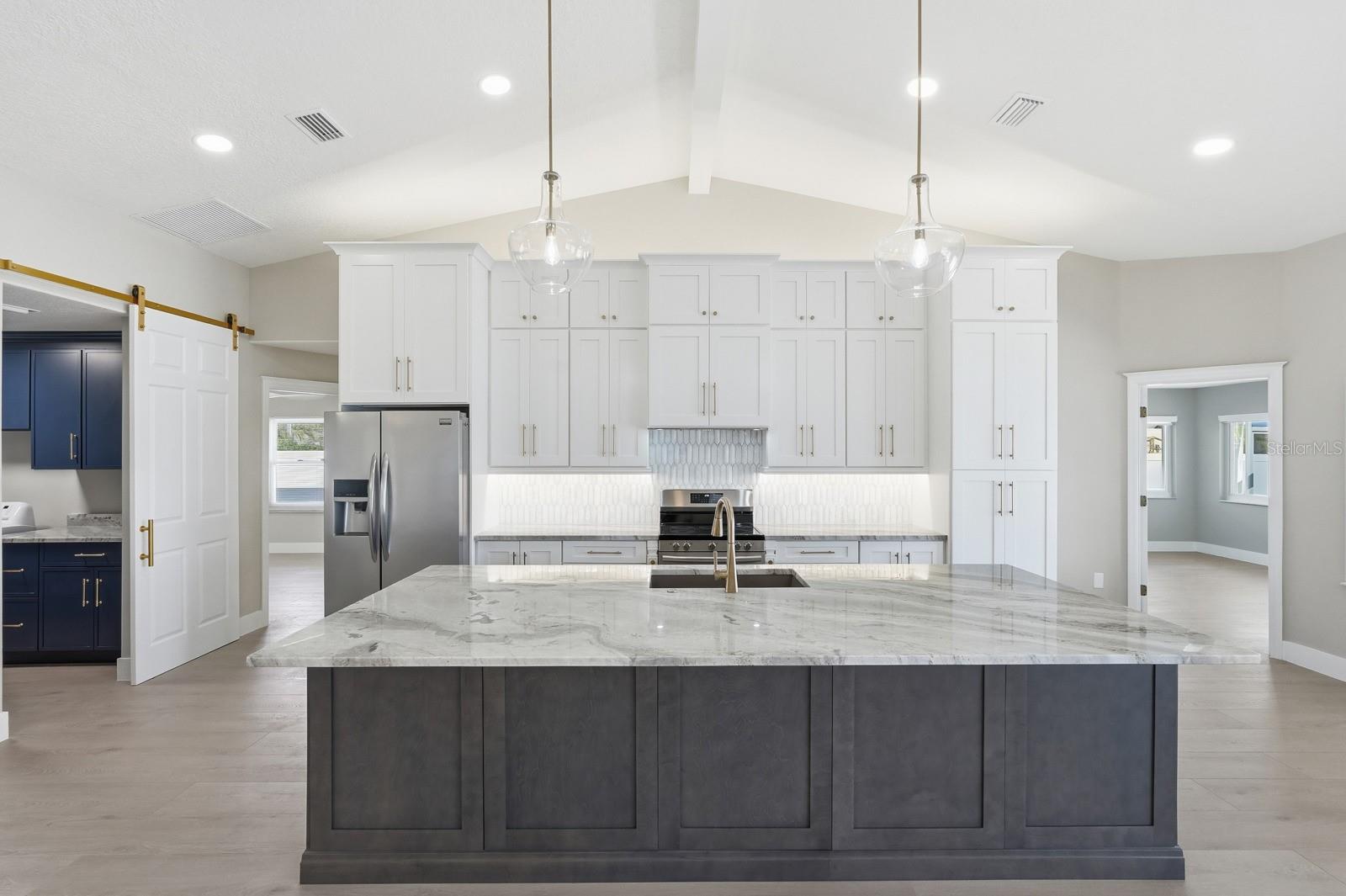 Image 24 of 45 For 470 Lambert Avenue