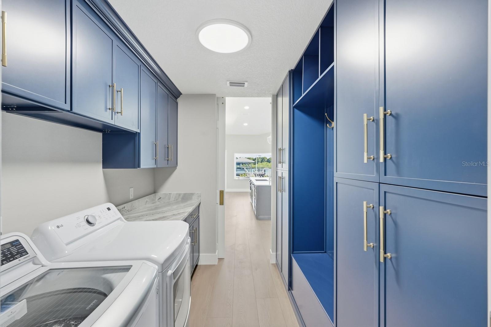 Image 7 of 45 For 470 Lambert Avenue