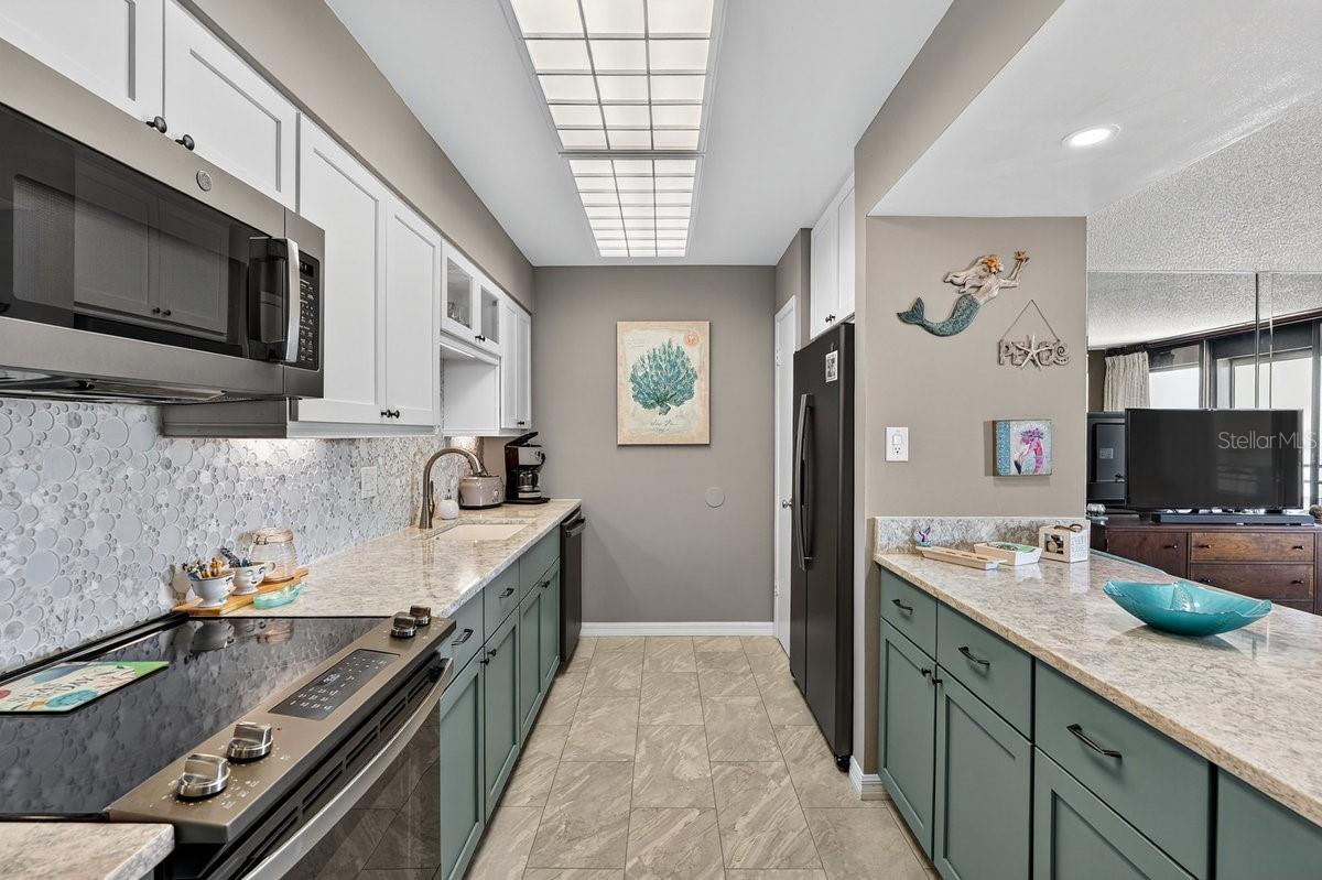 Image 18 of 49 For 1601 Central Avenue 1002