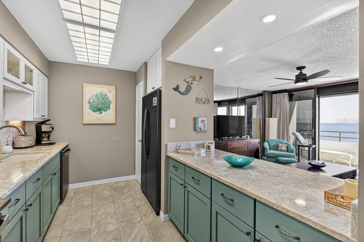 Image 21 of 49 For 1601 Central Avenue 1002