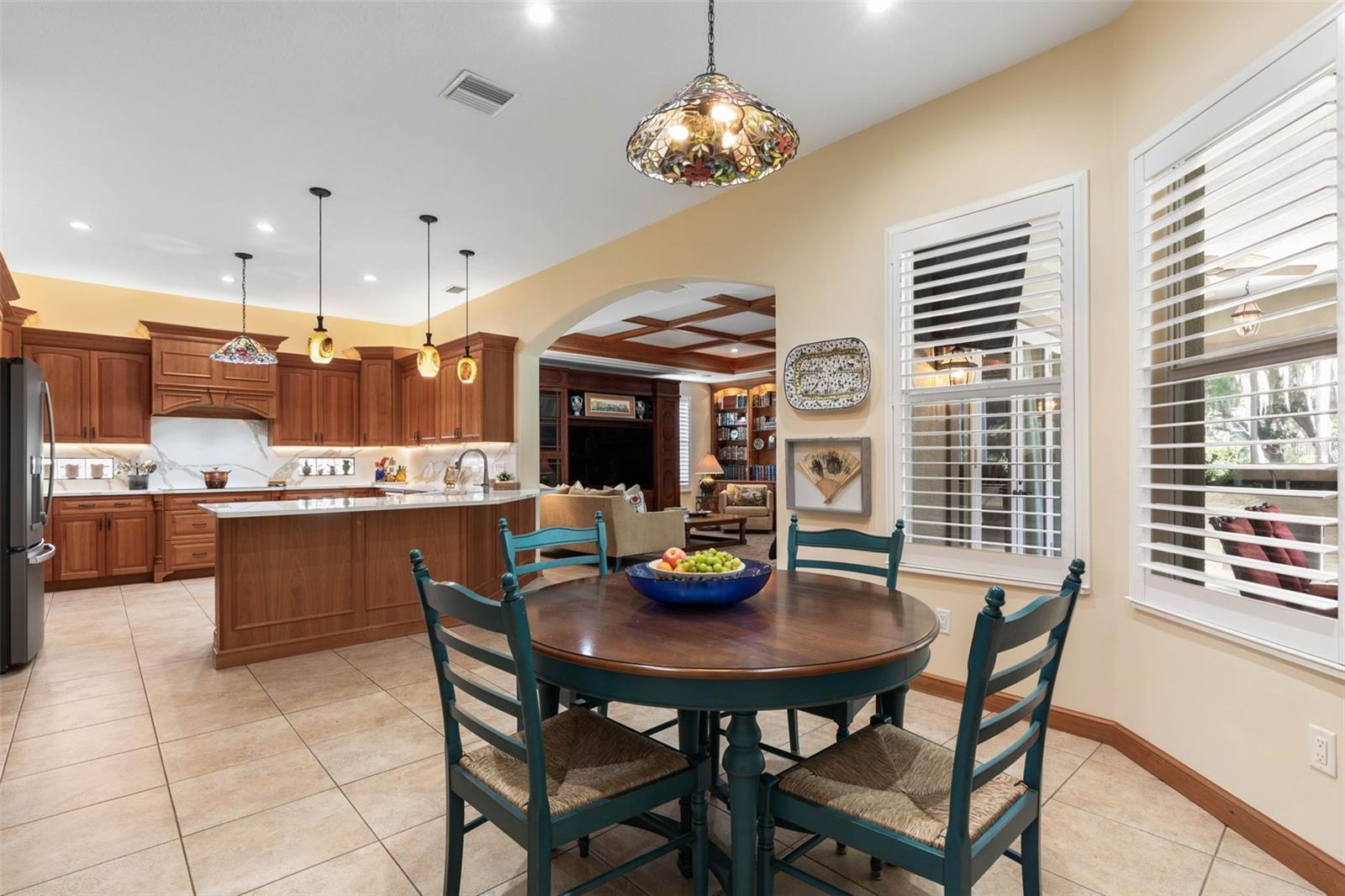 Image 11 of 80 For 46 Old Oak Drive S