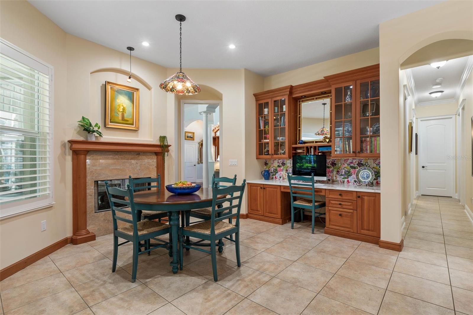 Image 12 of 80 For 46 Old Oak Drive S