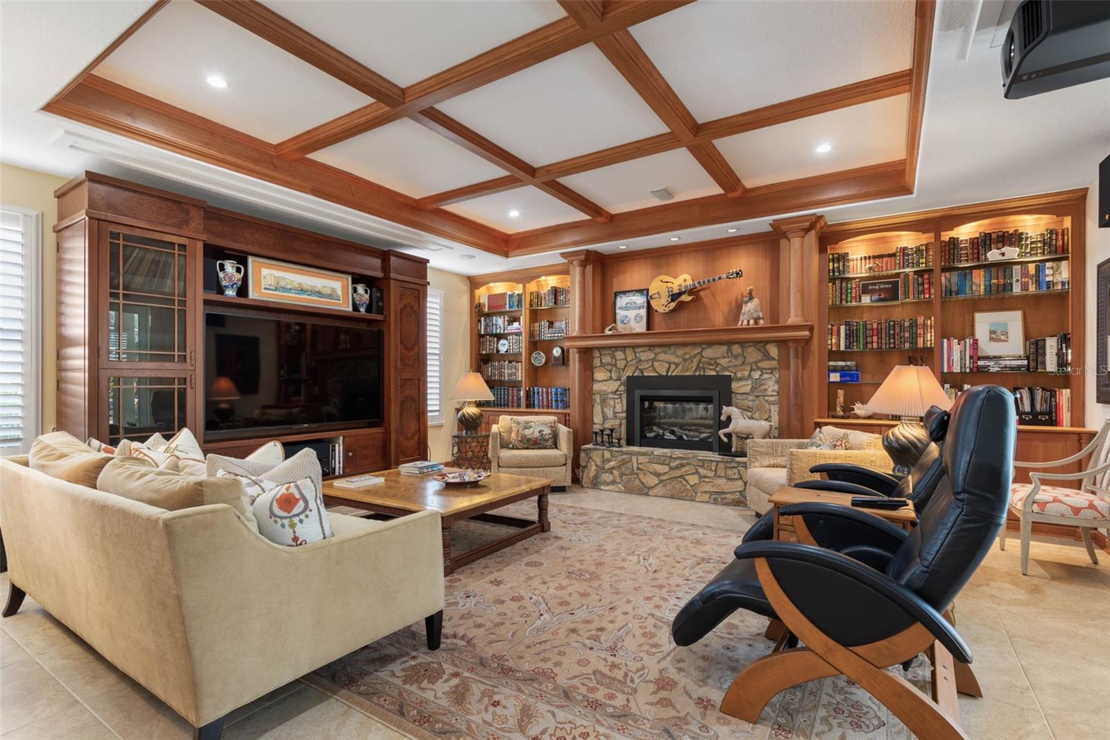 Image 13 of 80 For 46 Old Oak Drive S