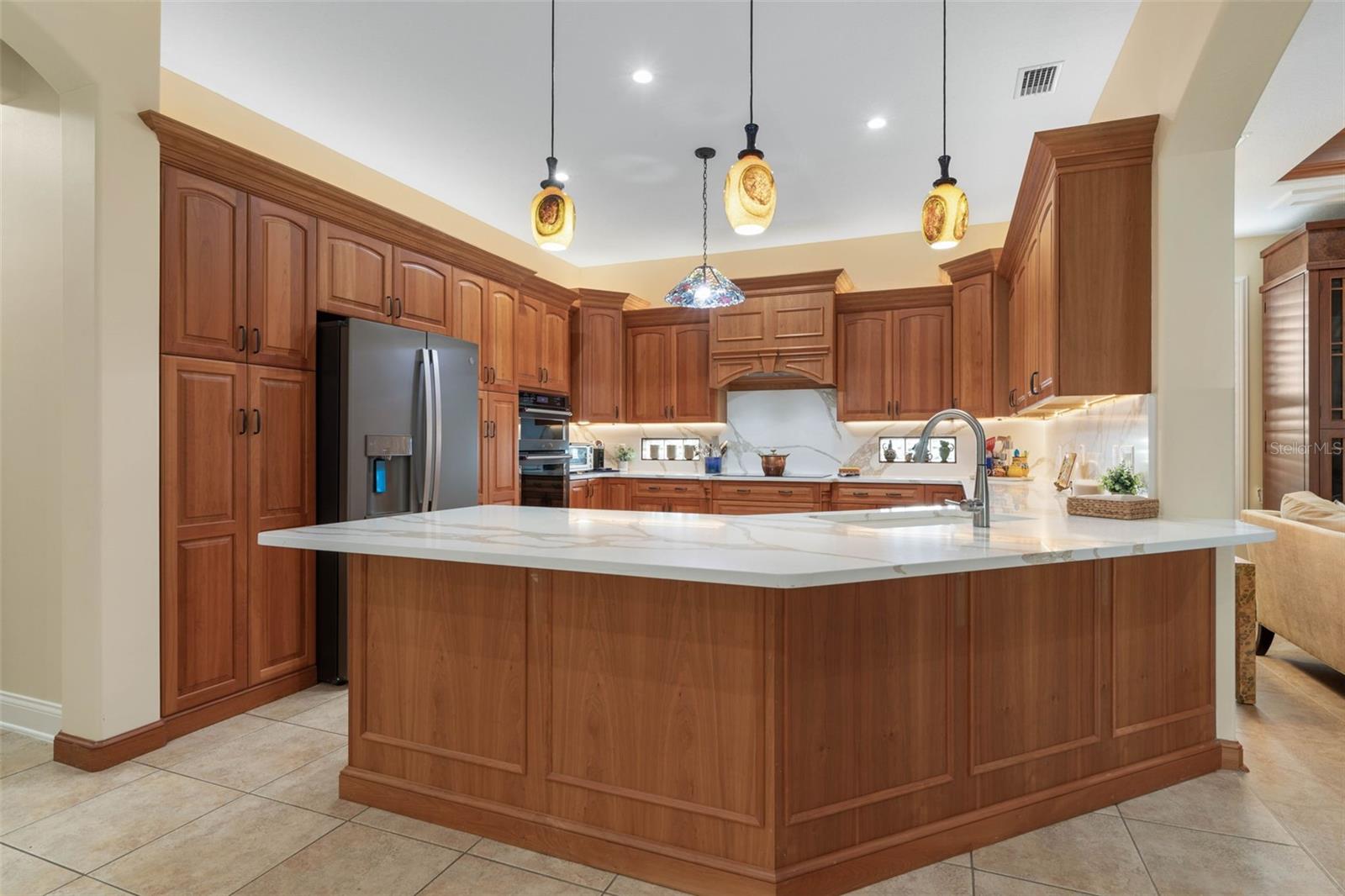 Image 18 of 80 For 46 Old Oak Drive S