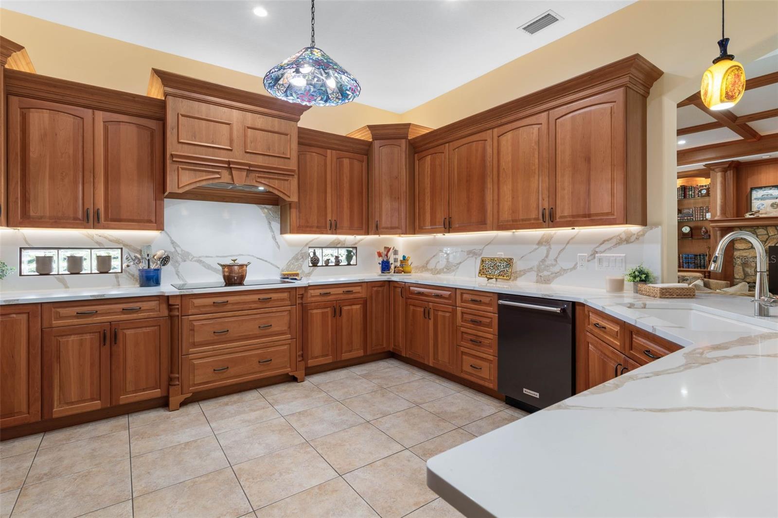 Image 19 of 80 For 46 Old Oak Drive S