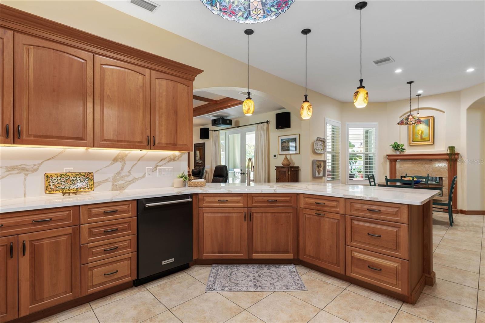 Image 20 of 80 For 46 Old Oak Drive S