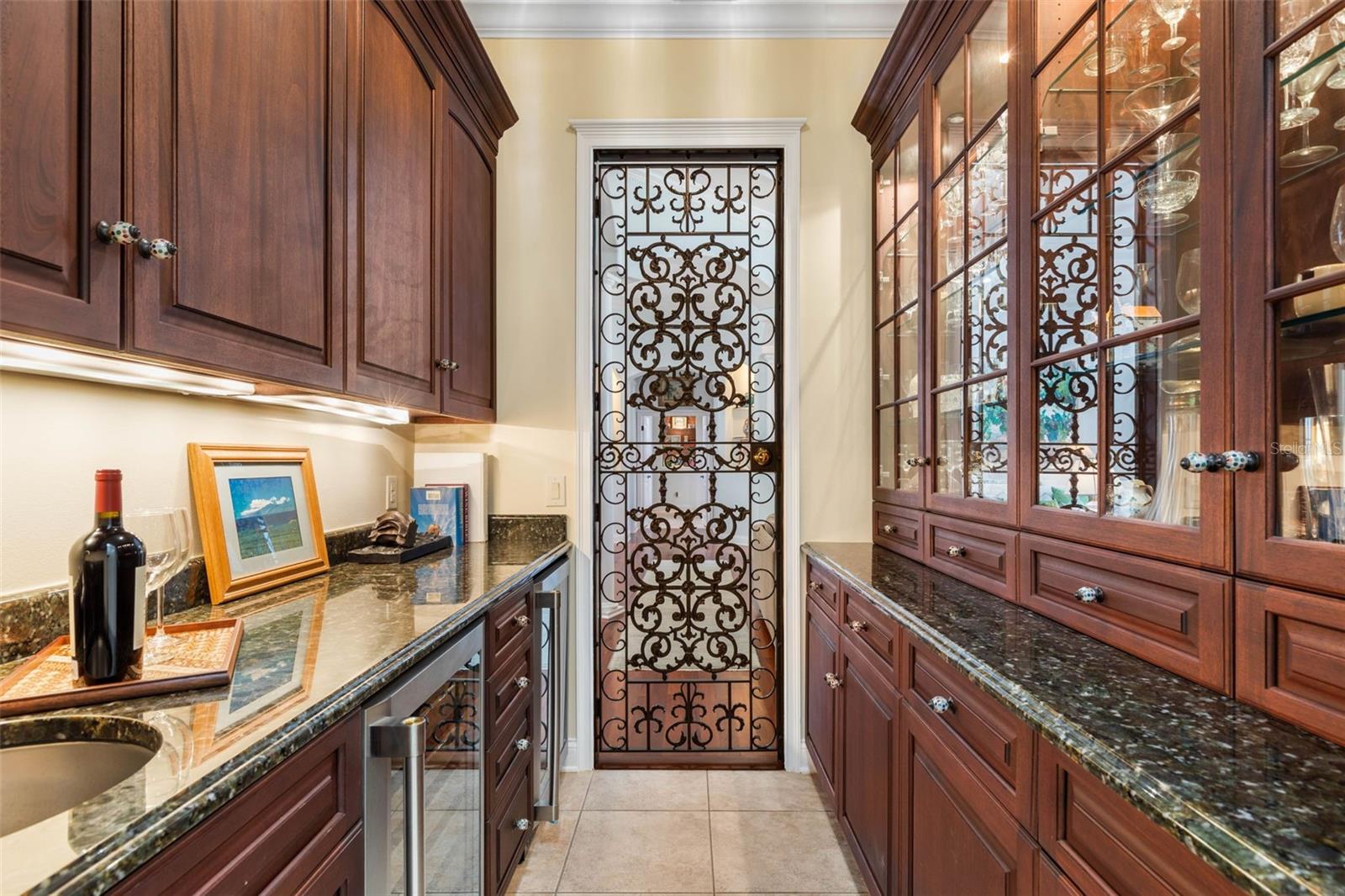 Image 22 of 80 For 46 Old Oak Drive S