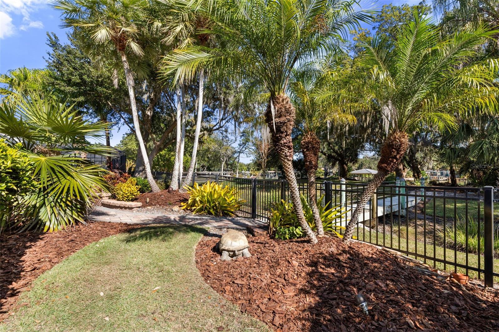 Image 32 of 80 For 46 Old Oak Drive S