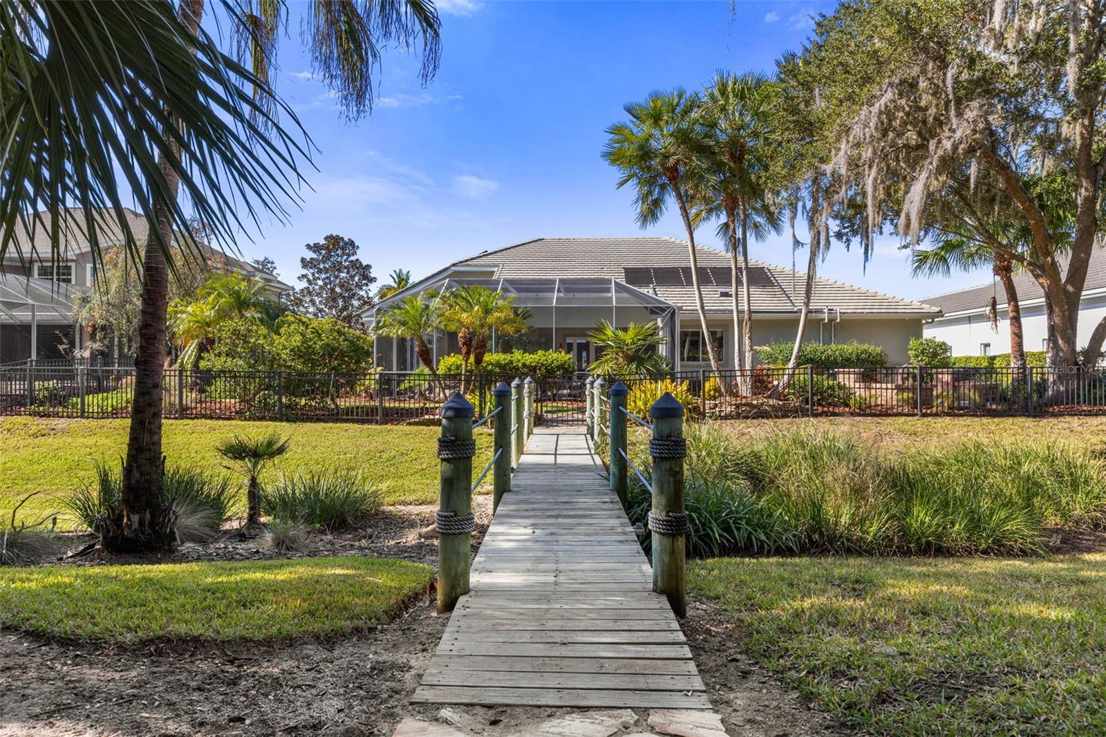 Image 33 of 80 For 46 Old Oak Drive S