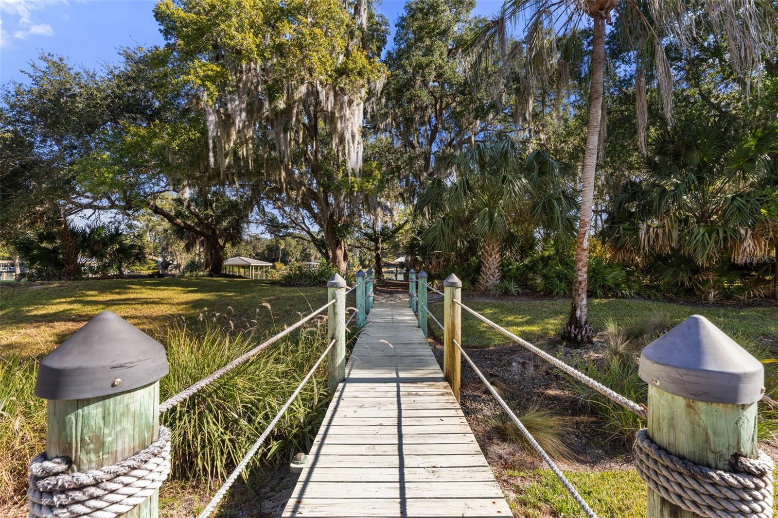 Image 34 of 80 For 46 Old Oak Drive S