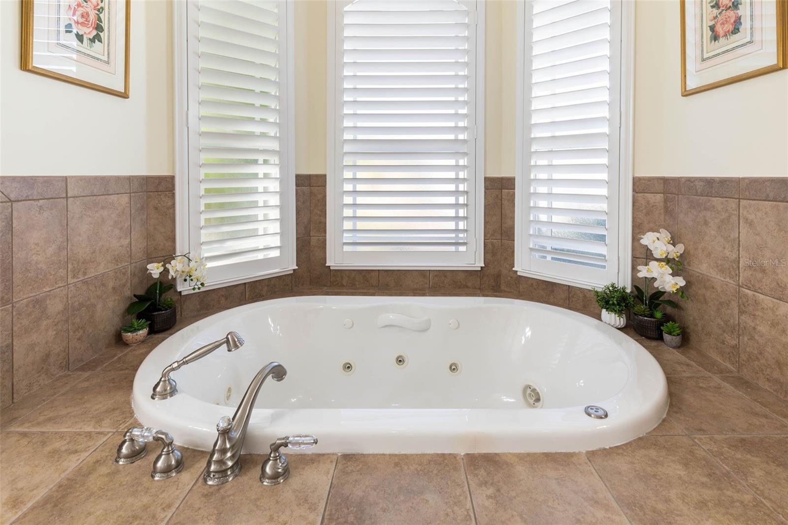 Image 49 of 80 For 46 Old Oak Drive S