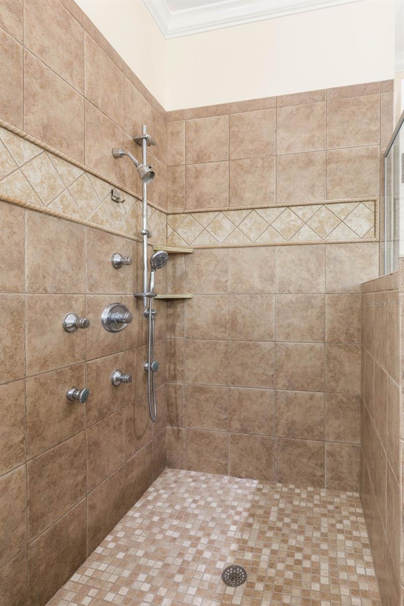 Image 51 of 80 For 46 Old Oak Drive S