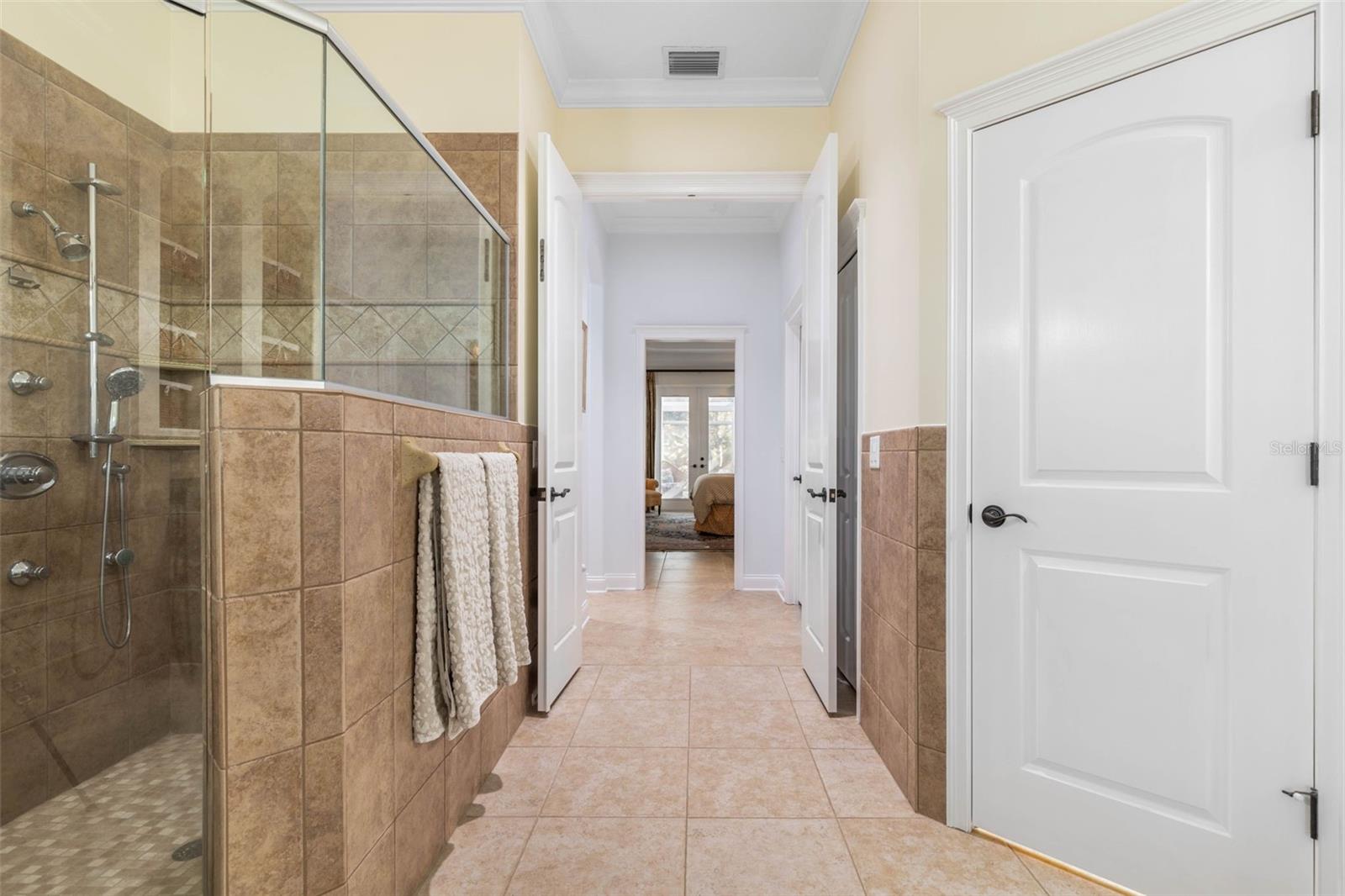 Image 52 of 80 For 46 Old Oak Drive S