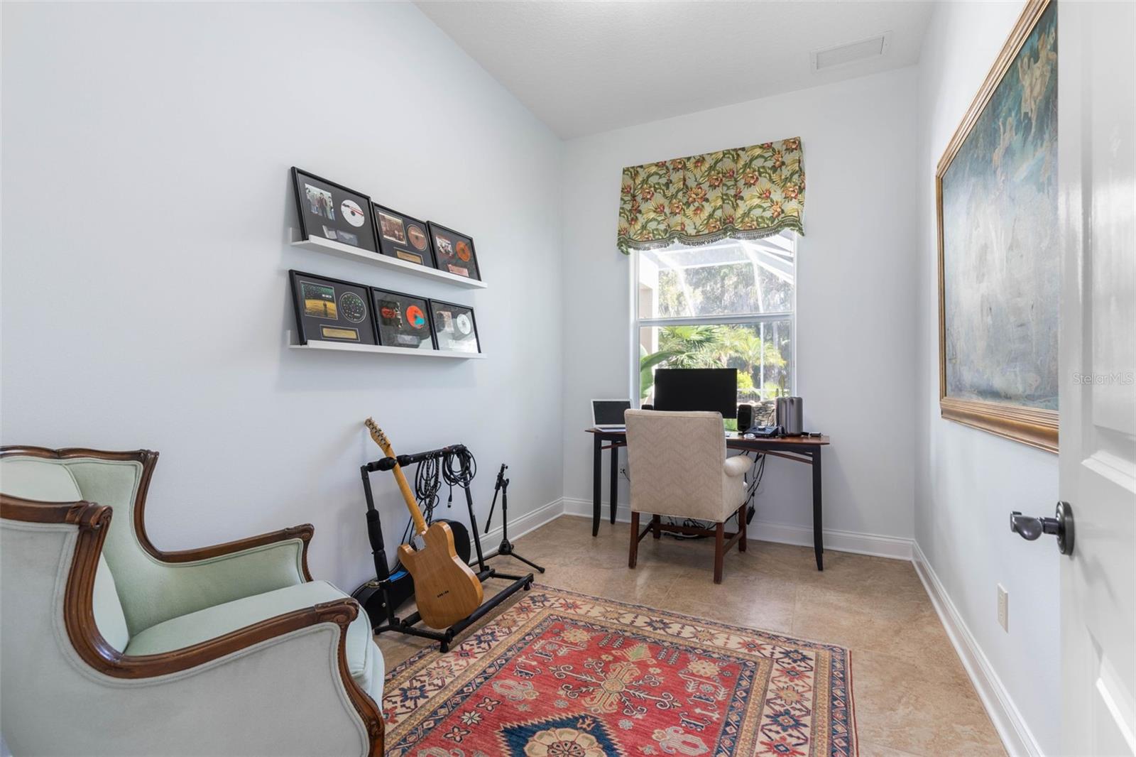 Image 53 of 80 For 46 Old Oak Drive S