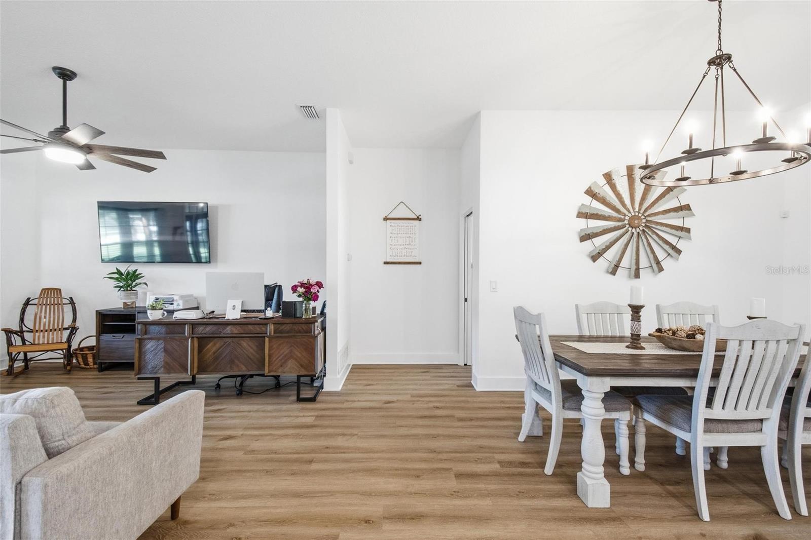 Image 18 of 56 For 928 Gallberry Court