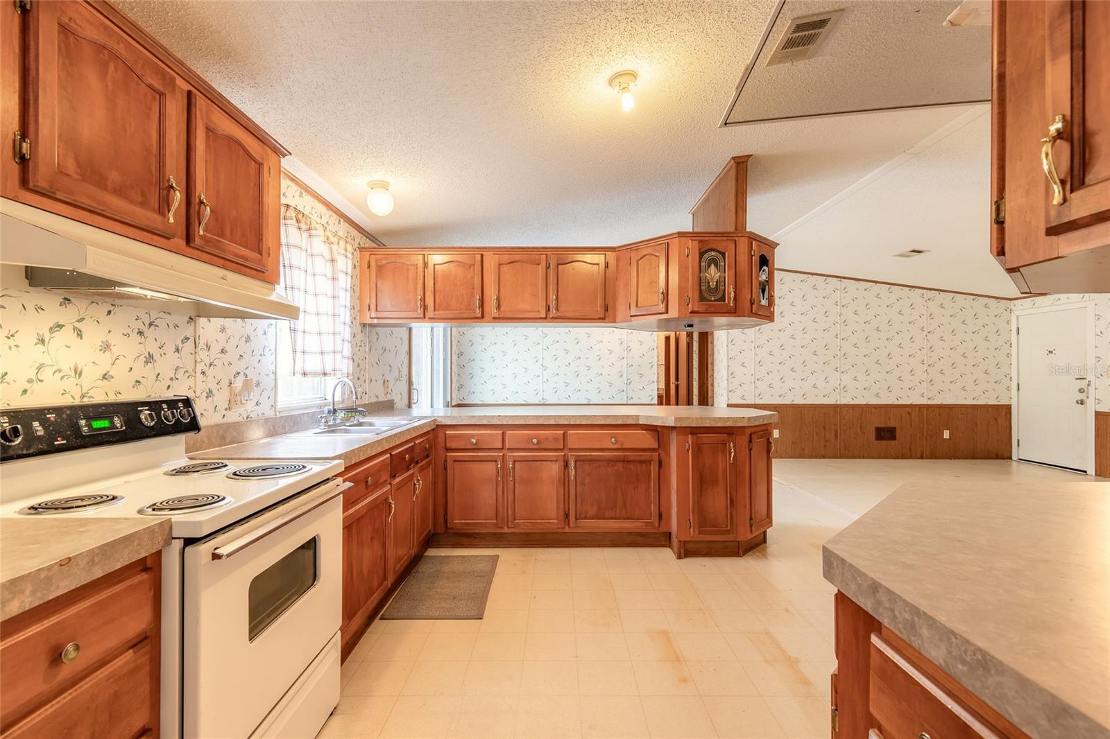 Image 18 of 43 For 2127 Oak Street