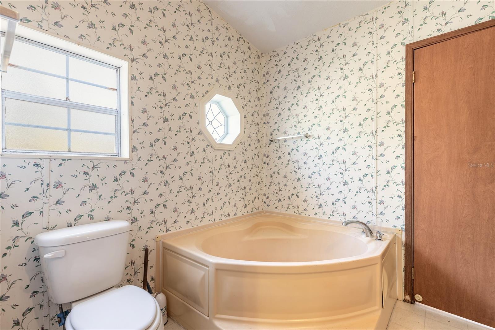 Image 27 of 43 For 2127 Oak Street