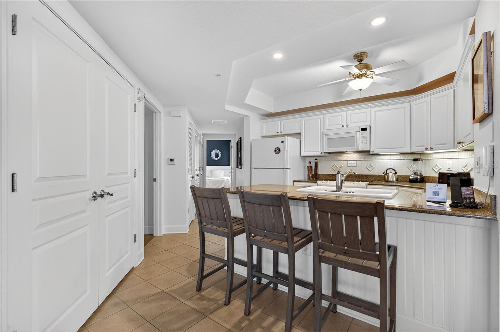 Image 21 of 100 For 200 Ocean Crest Drive 605