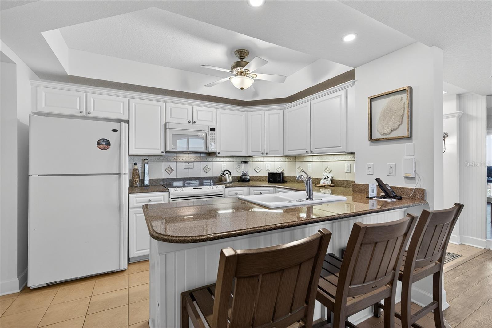 Image 23 of 100 For 200 Ocean Crest Drive 605