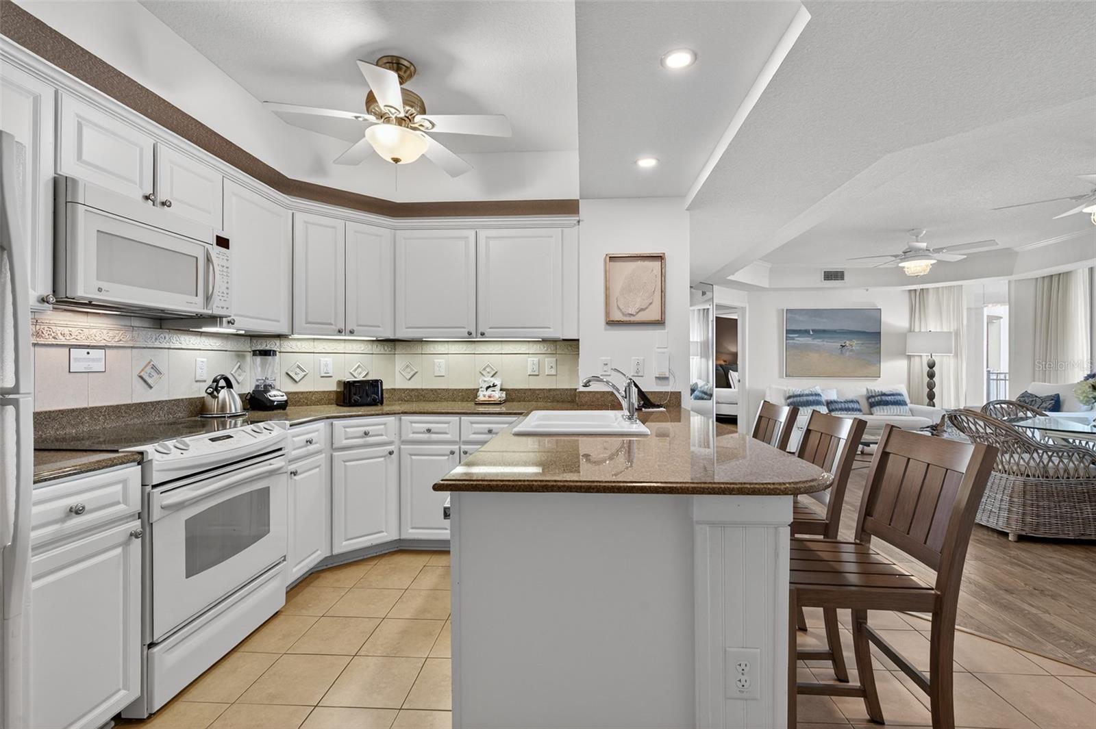 Image 24 of 100 For 200 Ocean Crest Drive 605