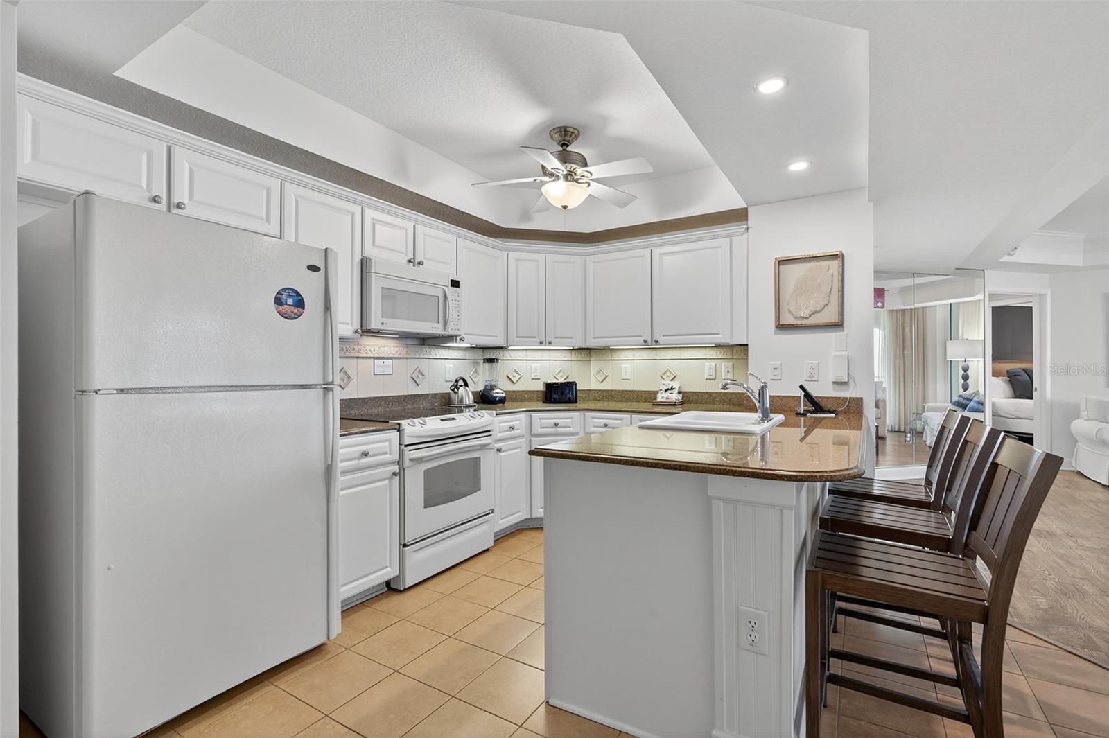 Image 25 of 100 For 200 Ocean Crest Drive 605