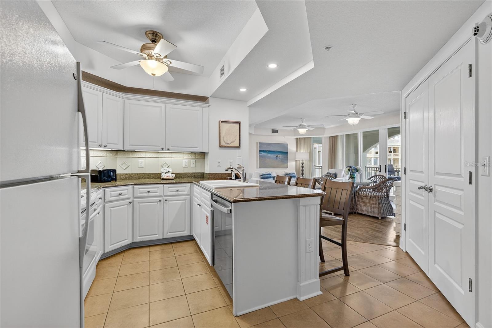 Image 26 of 100 For 200 Ocean Crest Drive 605