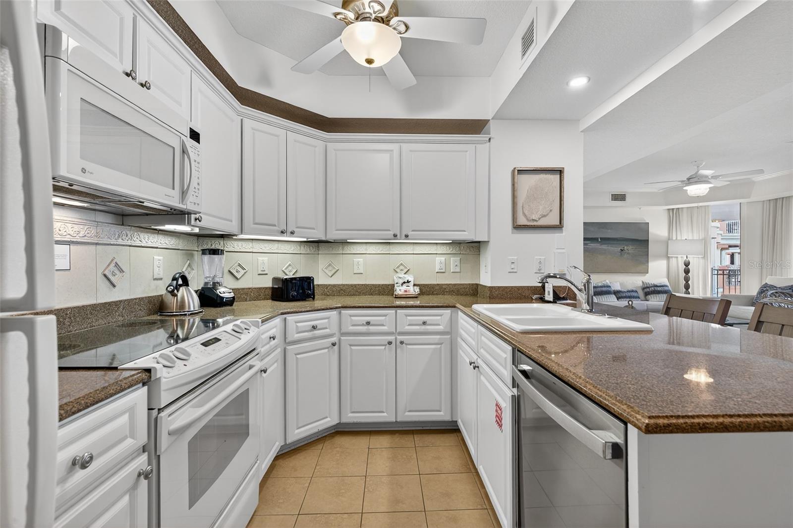 Image 27 of 100 For 200 Ocean Crest Drive 605