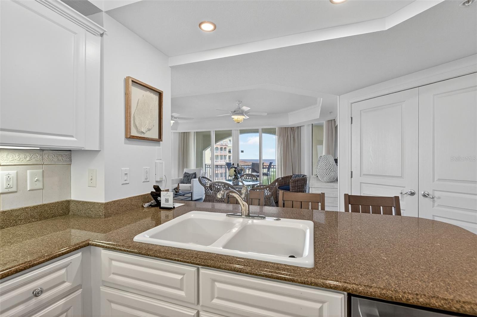 Image 28 of 100 For 200 Ocean Crest Drive 605