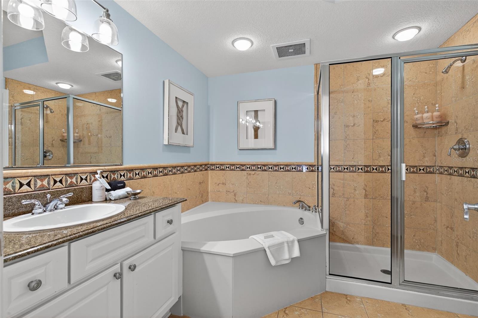 Image 34 of 100 For 200 Ocean Crest Drive 605