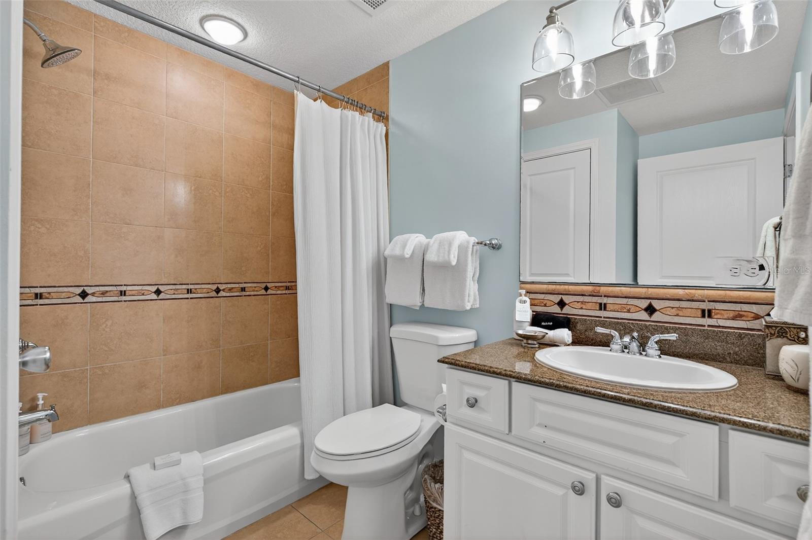 Image 39 of 100 For 200 Ocean Crest Drive 605