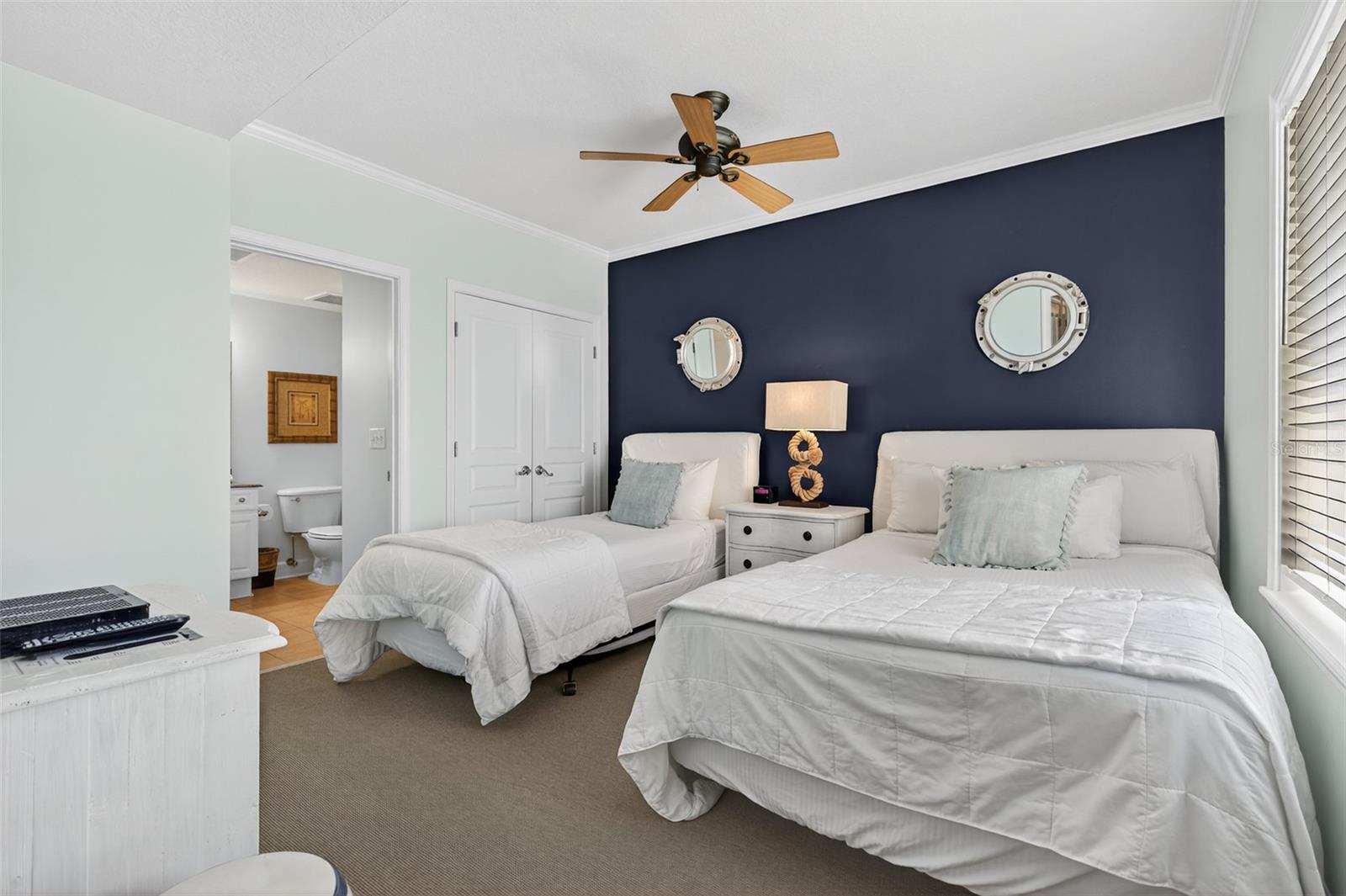 Image 40 of 100 For 200 Ocean Crest Drive 605