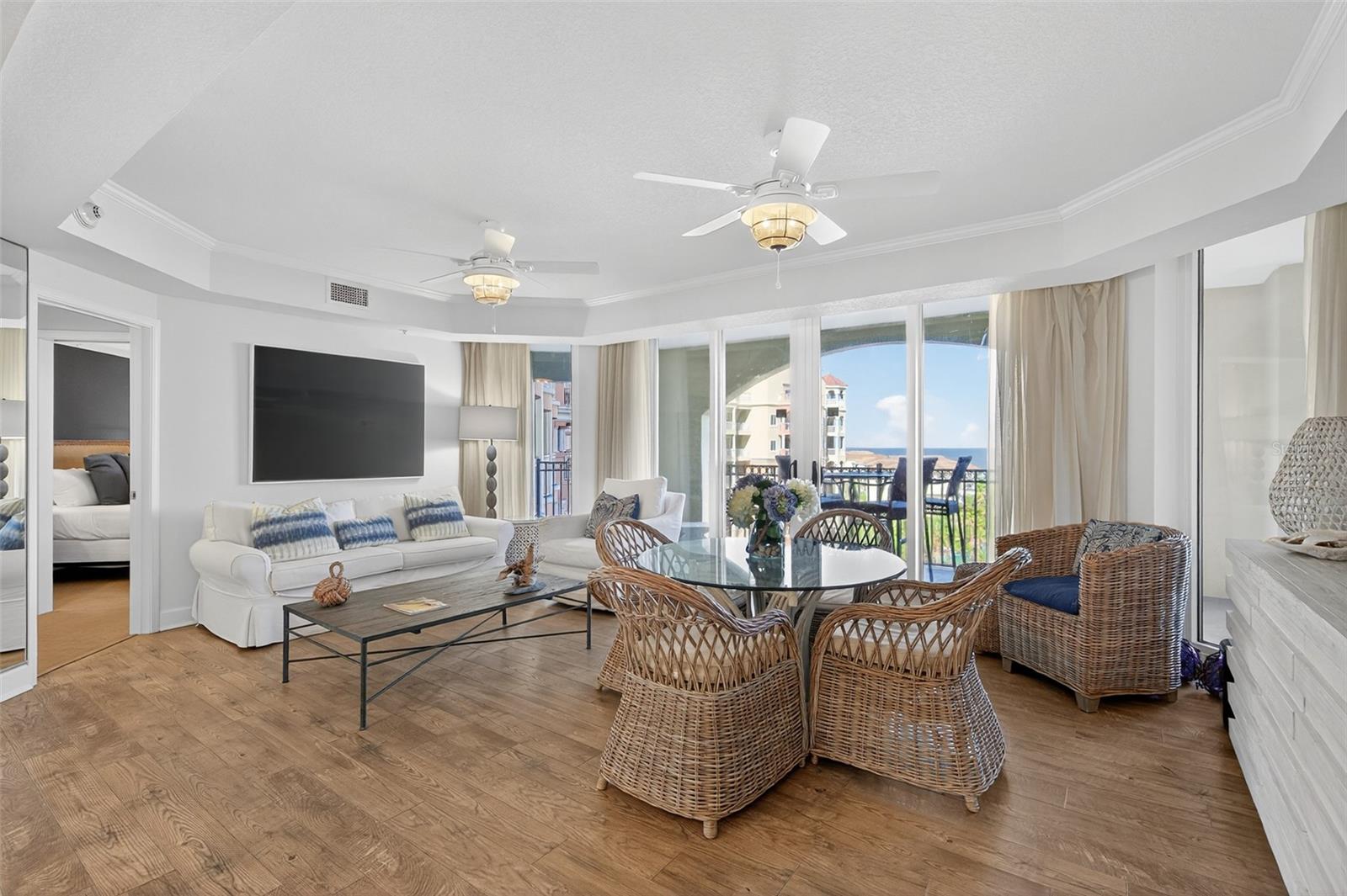 Image 5 of 100 For 200 Ocean Crest Drive 605