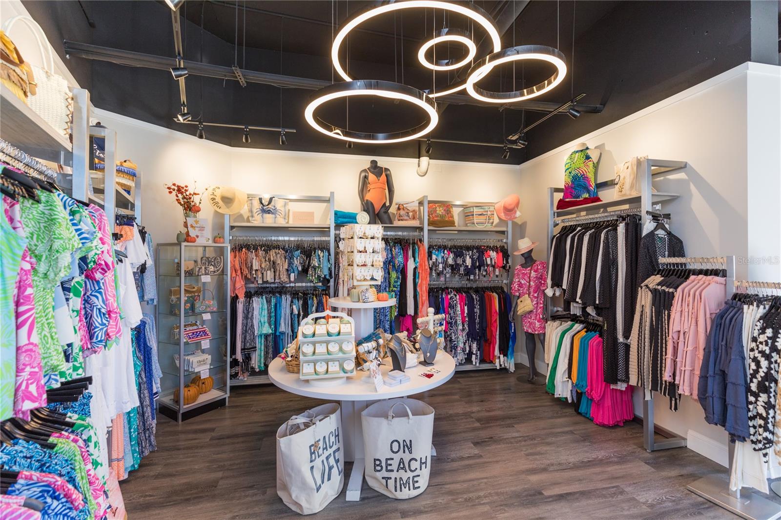 Image 74 of 100 For 200 Ocean Crest Drive 605