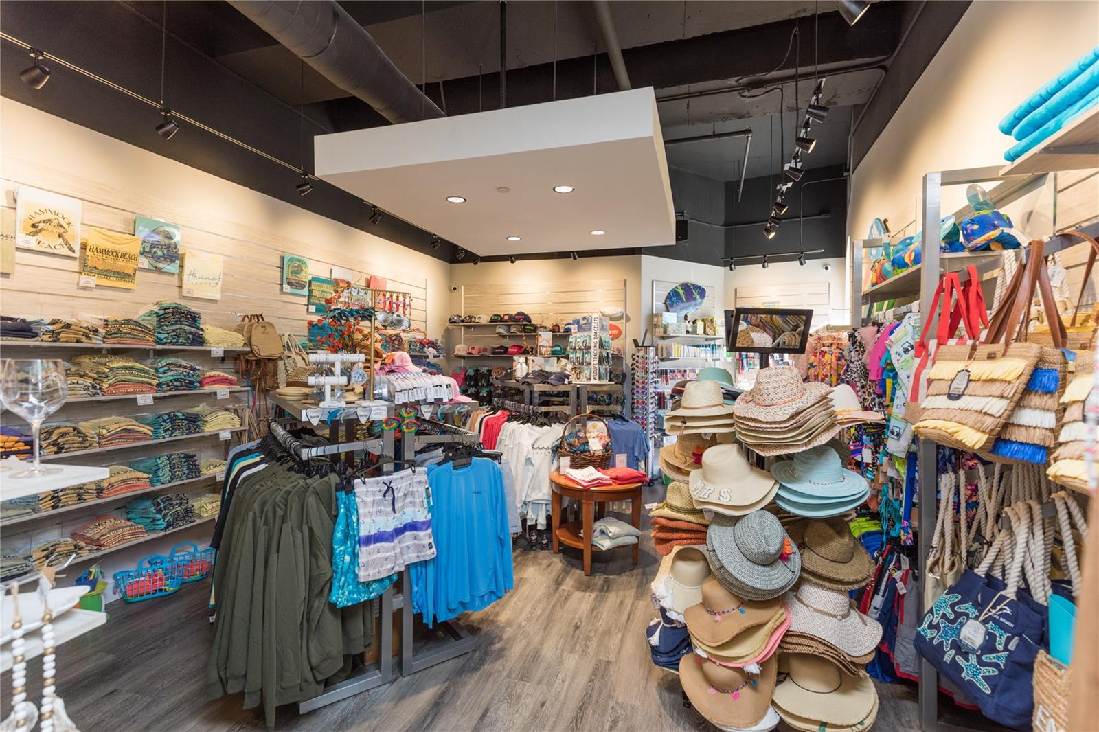 Image 76 of 100 For 200 Ocean Crest Drive 605