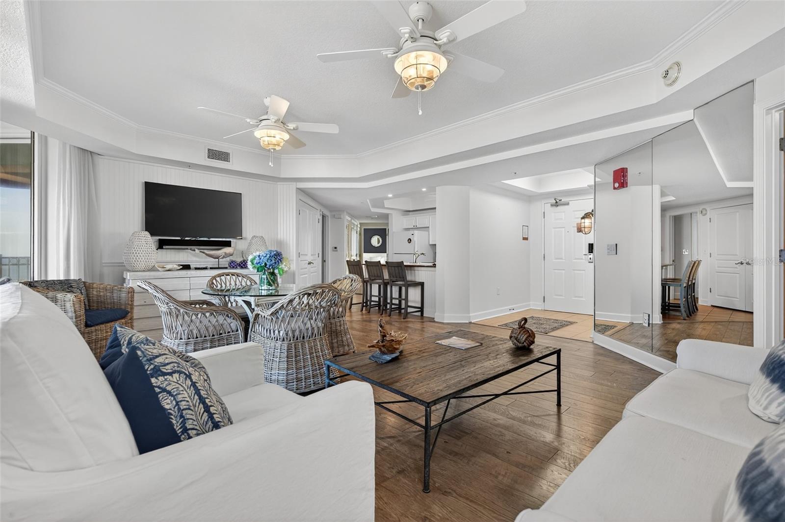 Image 8 of 100 For 200 Ocean Crest Drive 605