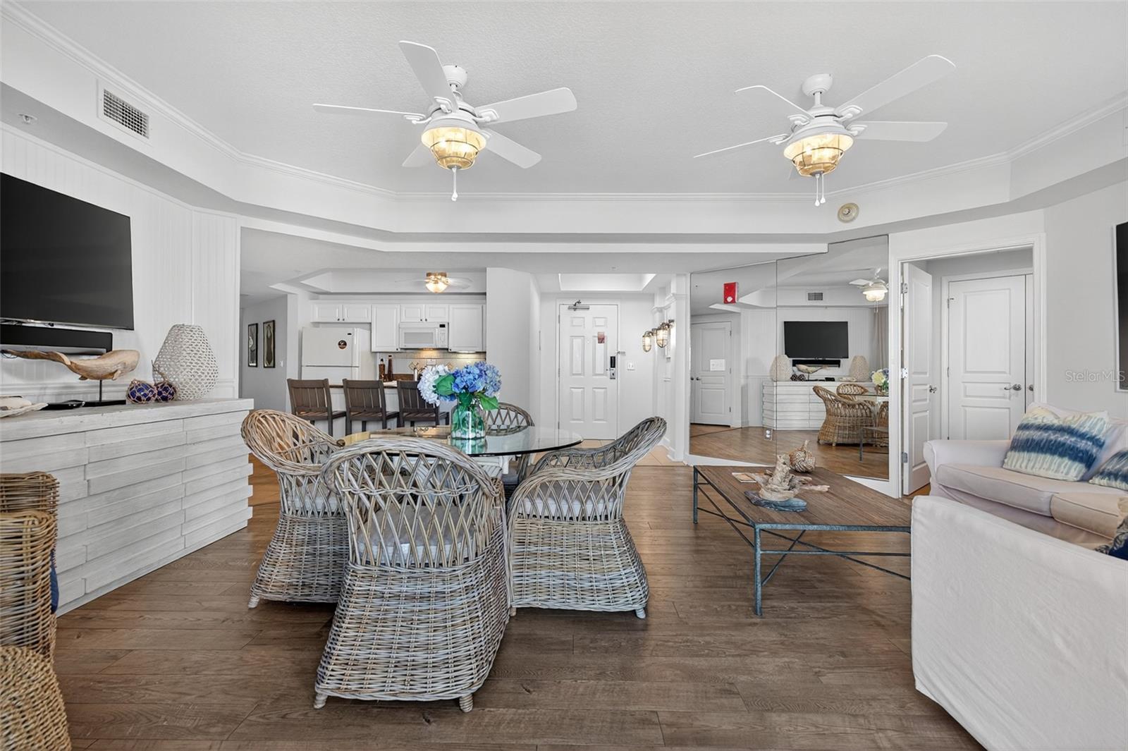 Image 9 of 100 For 200 Ocean Crest Drive 605