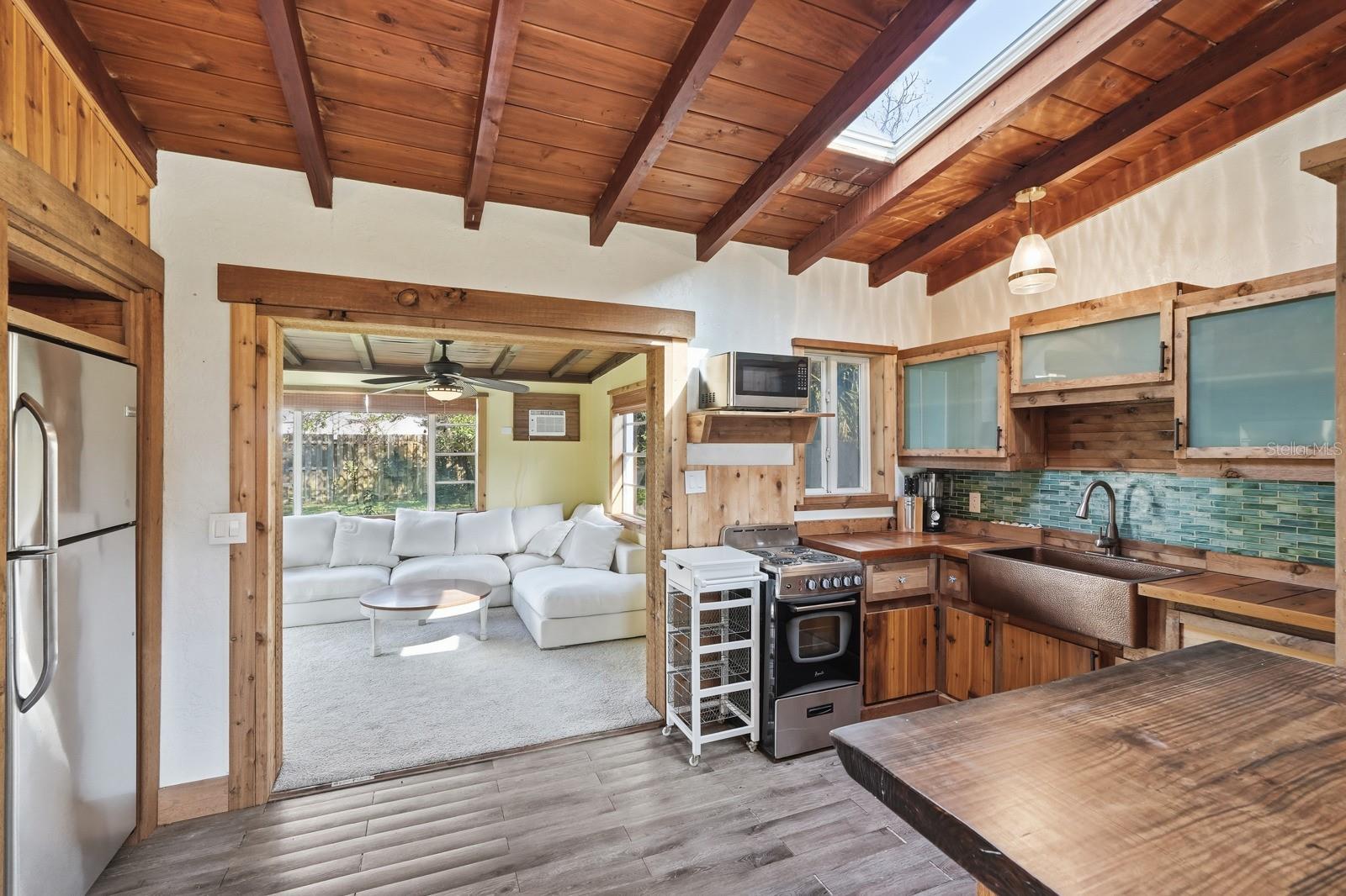 Image 10 of 32 For 119 Essex Drive