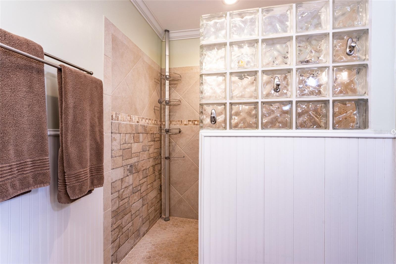 Image 24 of 42 For 68 Rivers Edge Lane 68