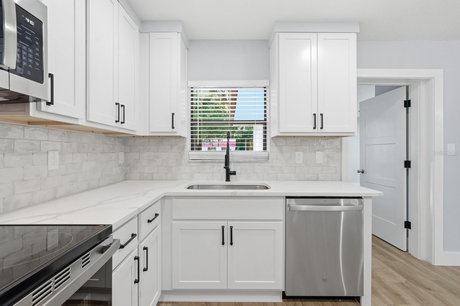 Image 14 of 49 For 341 Alabama Avenue