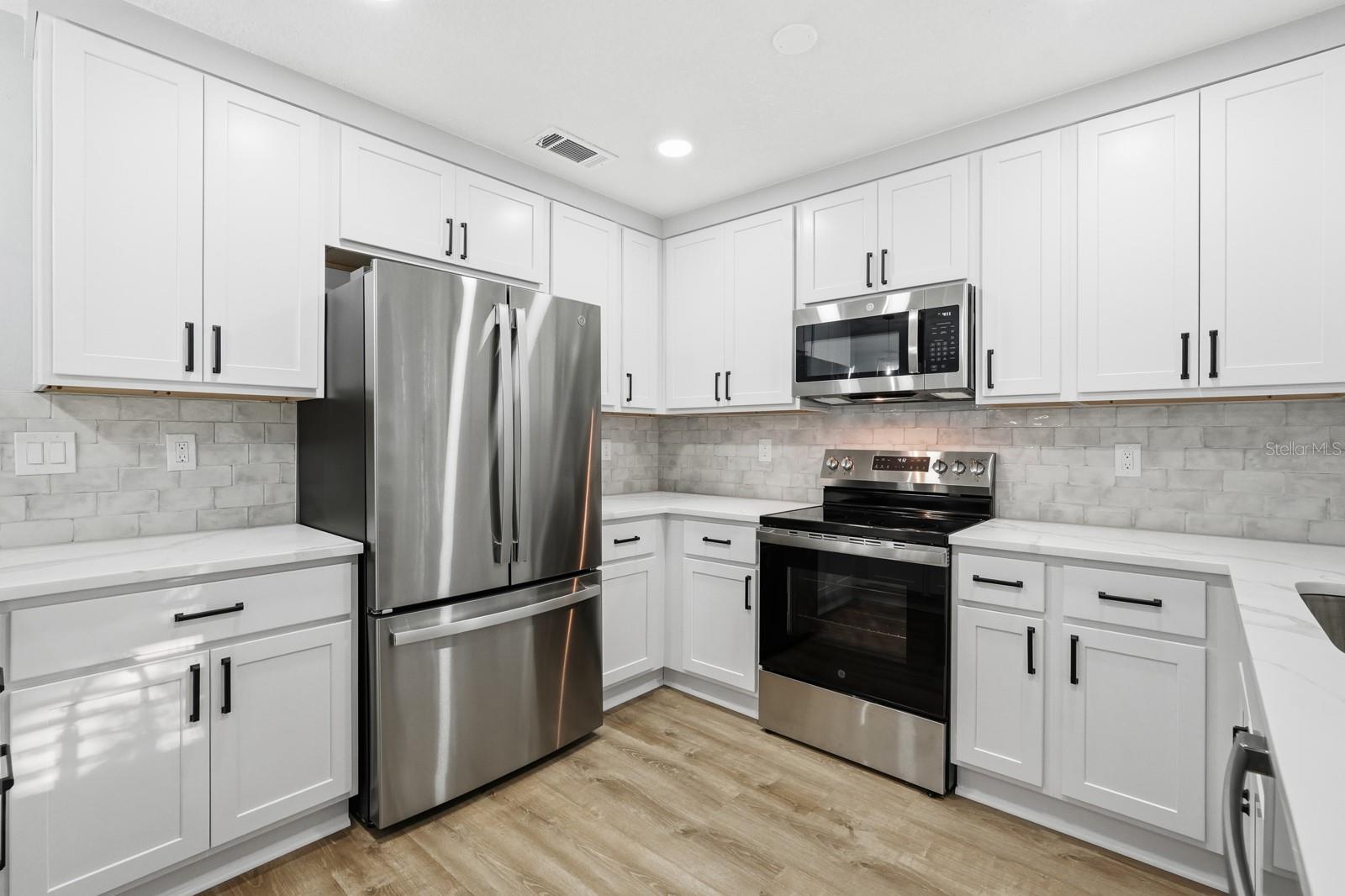 Image 16 of 49 For 341 Alabama Avenue