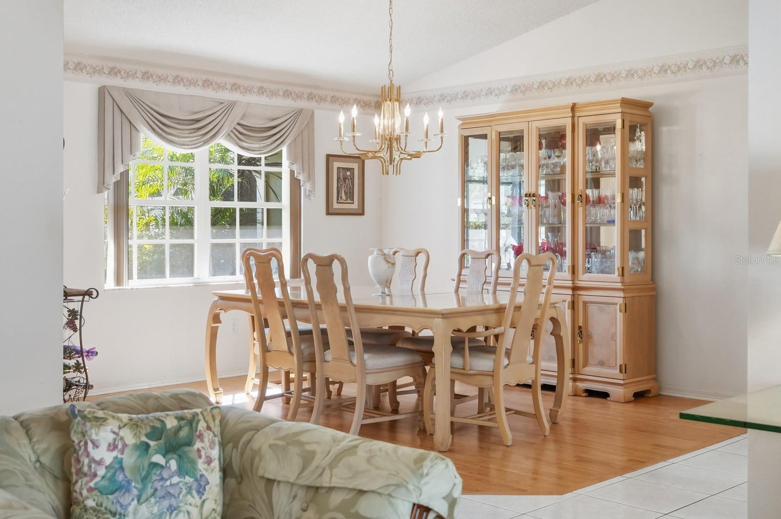 Image 10 of 49 For 33 Poinsettia Lane