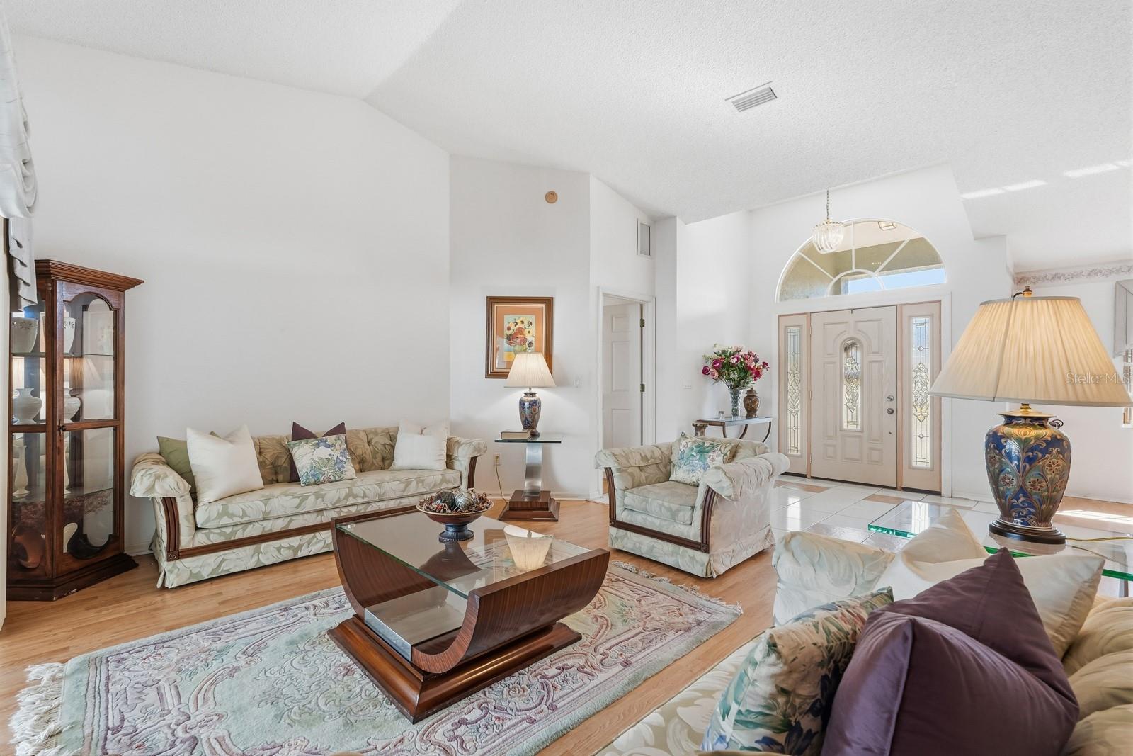 Image 11 of 49 For 33 Poinsettia Lane