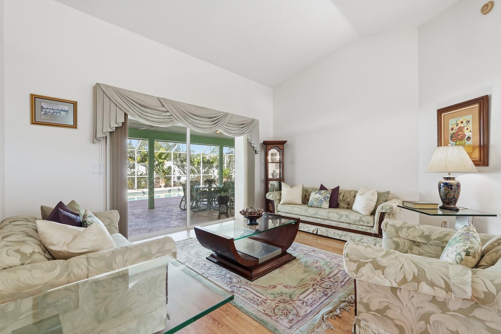 Image 14 of 49 For 33 Poinsettia Lane