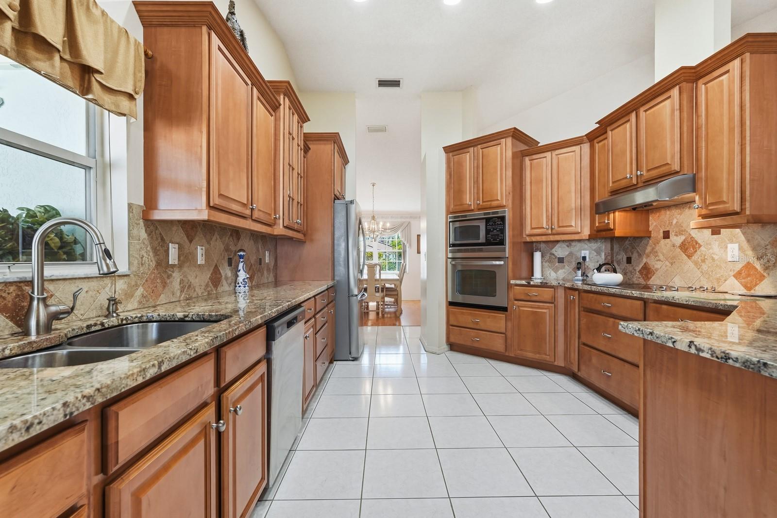 Image 15 of 49 For 33 Poinsettia Lane