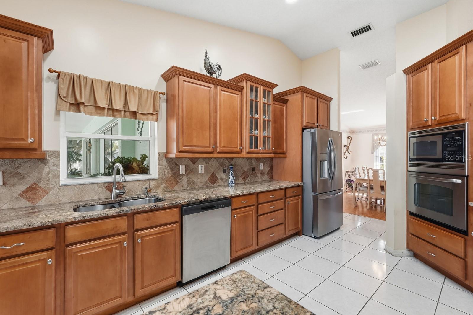 Image 16 of 49 For 33 Poinsettia Lane