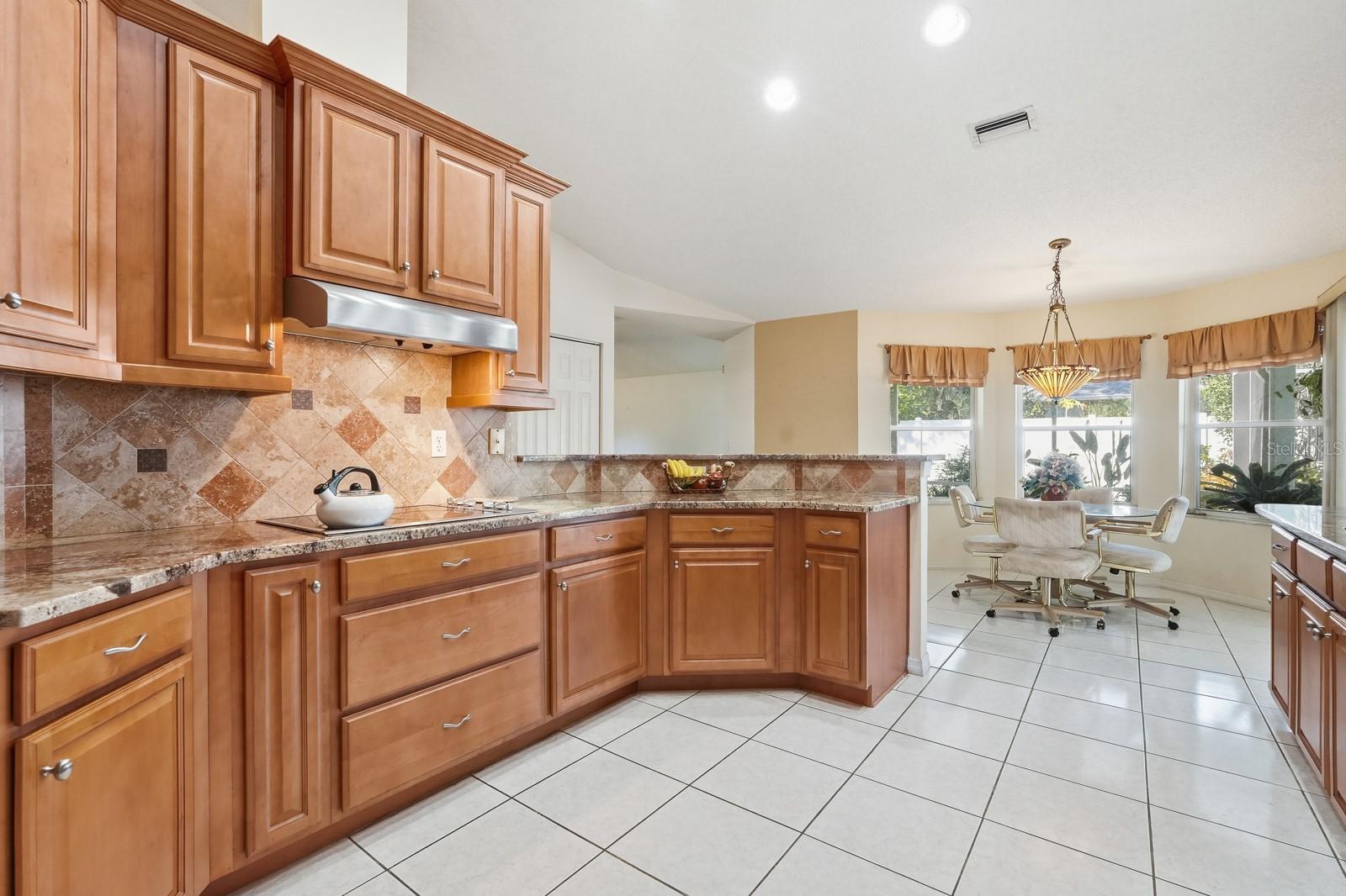 Image 17 of 49 For 33 Poinsettia Lane