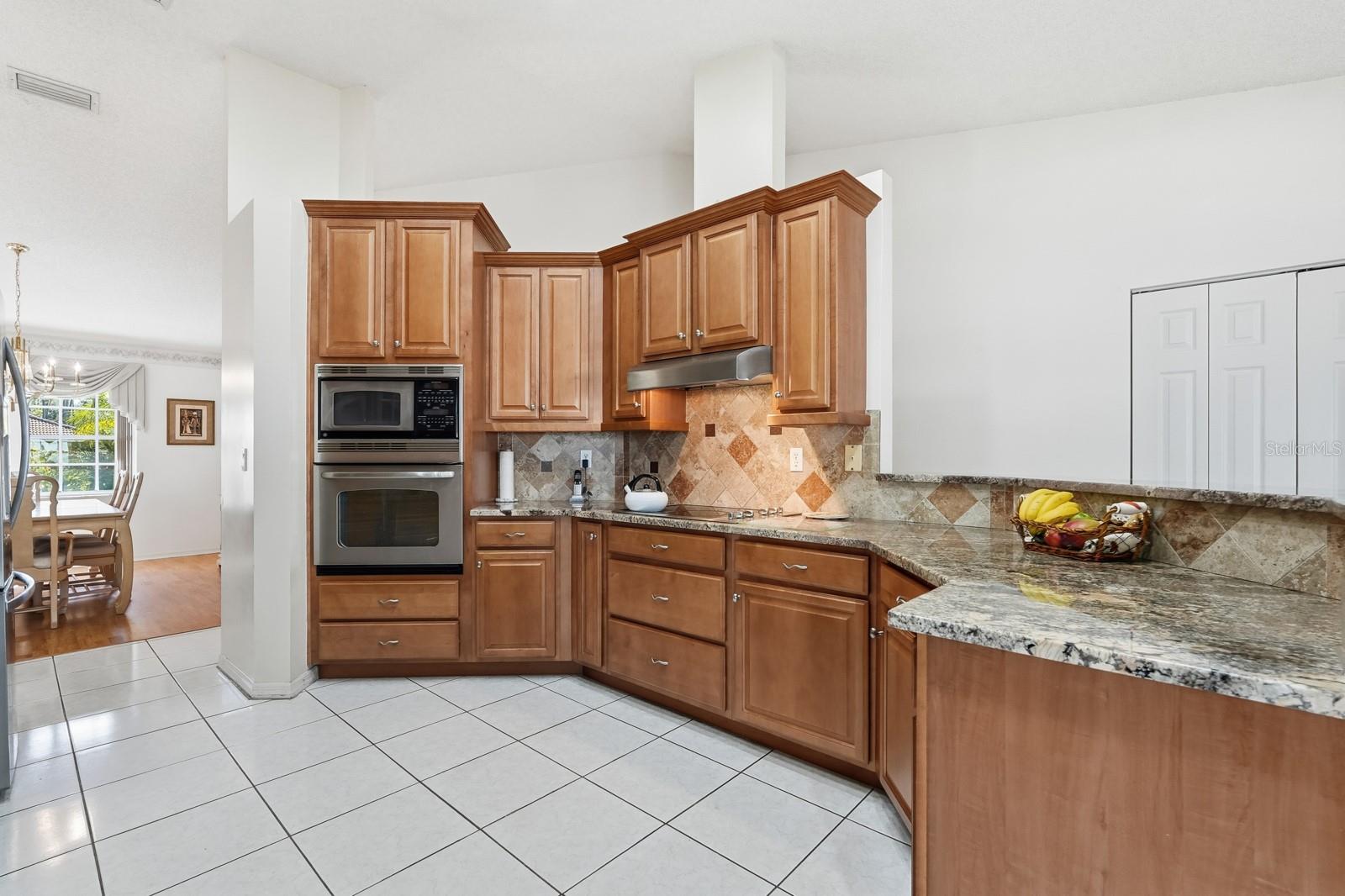 Image 18 of 49 For 33 Poinsettia Lane