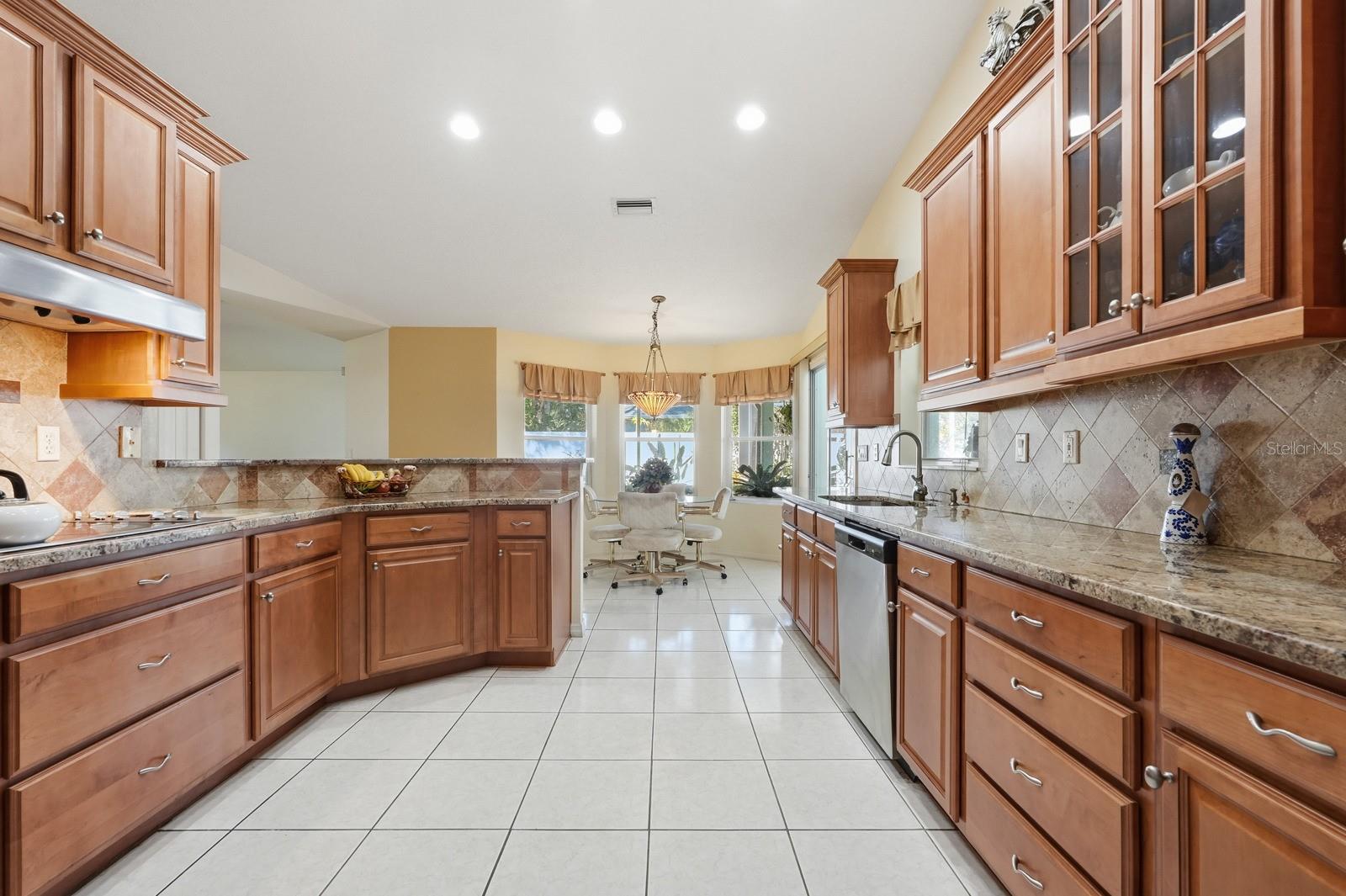 Image 20 of 49 For 33 Poinsettia Lane