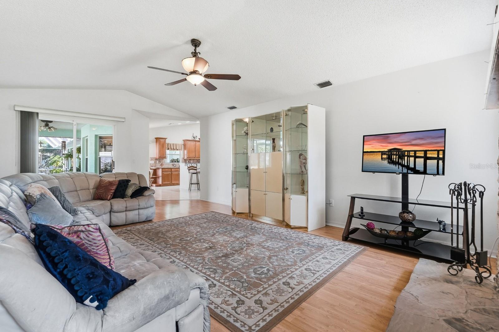 Image 22 of 49 For 33 Poinsettia Lane