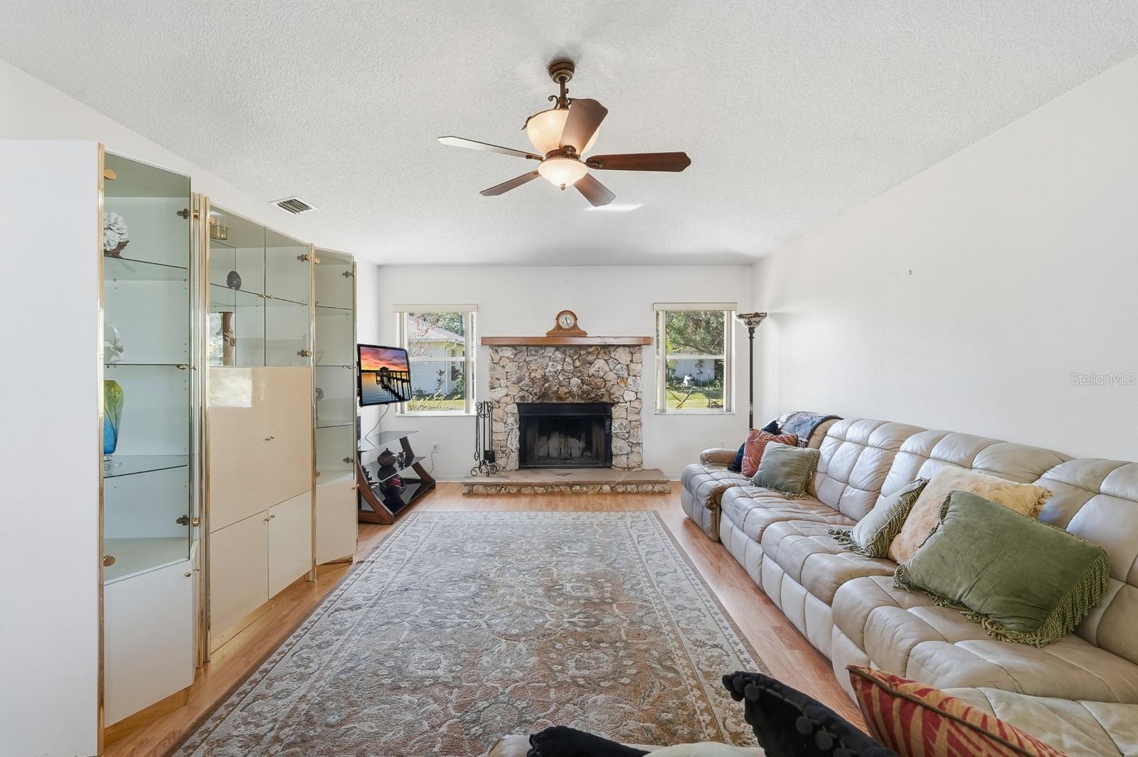 Image 26 of 49 For 33 Poinsettia Lane